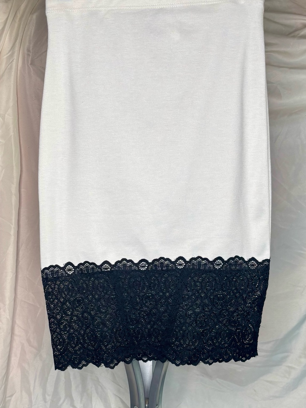 Discreet -White Knit Slip Skirt with Black Lace Trim Hem